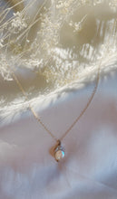 Load image into Gallery viewer, Gold Filled Pearl Necklace