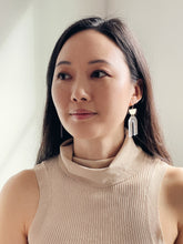 Load image into Gallery viewer, Clear Acrylic Arches with gold hook