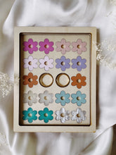Load image into Gallery viewer, Daisy Hoop Gift