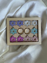 Load image into Gallery viewer, '24 Daisy Hoop Gift