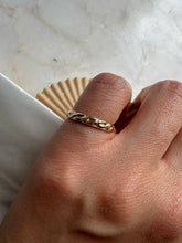 Load image into Gallery viewer, Twist Ring
