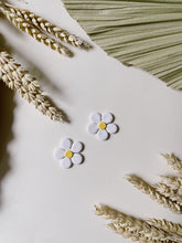 Load image into Gallery viewer, Daisy Studs