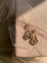 Load image into Gallery viewer, Abalone Isabellas