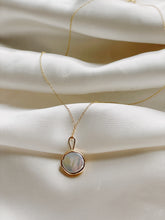 Load image into Gallery viewer, Gold Filled Pearl Choker