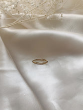 Load image into Gallery viewer, Double wave ring band
