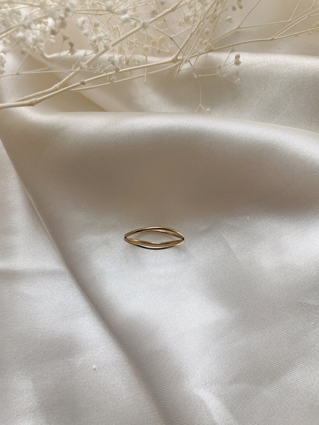 Double wave ring band