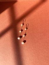 Load image into Gallery viewer, Three Pearl Drop
