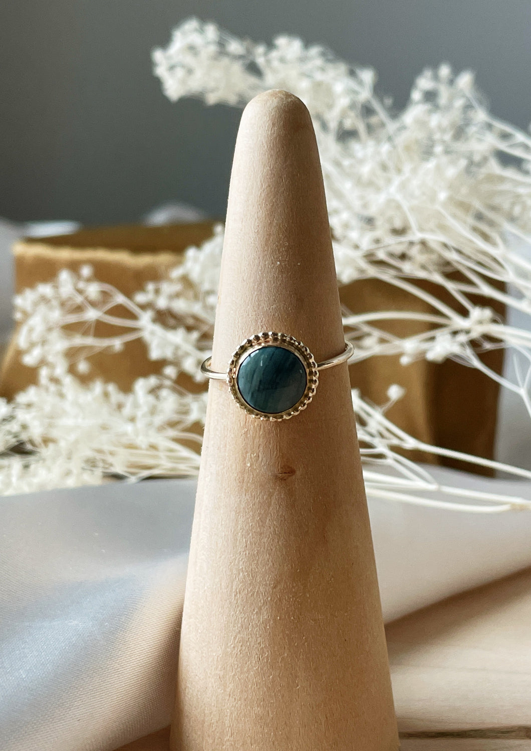 Emma ring band with grey jasper